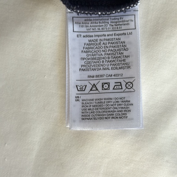 NWOT Adidas Originals Men’s Short Sleeve T-Shirt -Size Medium- Deep Navy Blue - Picture 8 of 11